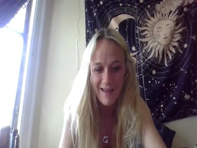 Live sex webcam photo for candierose1 #273551799