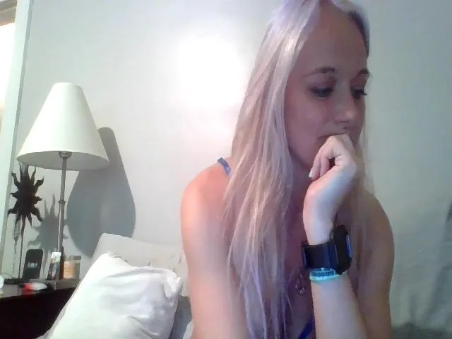 Live sex webcam photo for candierose1 #273665120