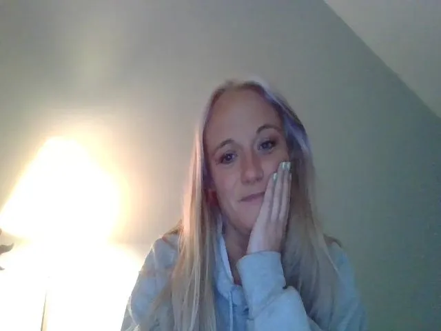 Live sex webcam photo for candierose1 #273688238