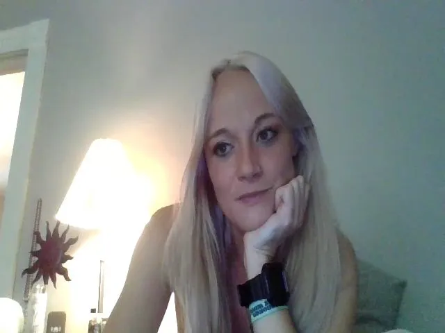 Live sex webcam photo for candierose1 #273691546