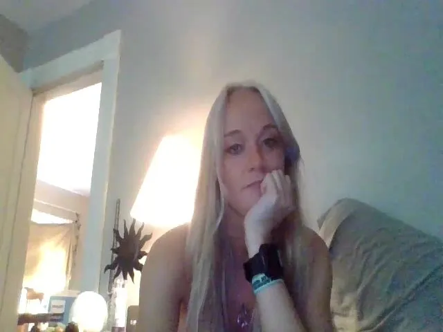 Live sex webcam photo for candierose1 #273691744