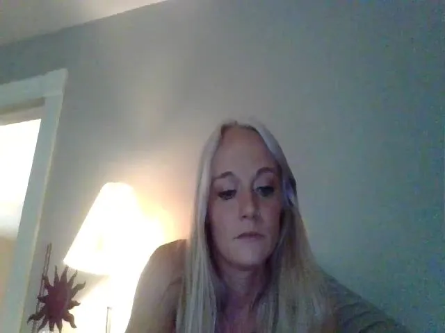 Live sex webcam photo for candierose1 #273691833