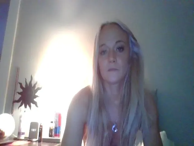 Live sex webcam photo for candierose1 #273700311