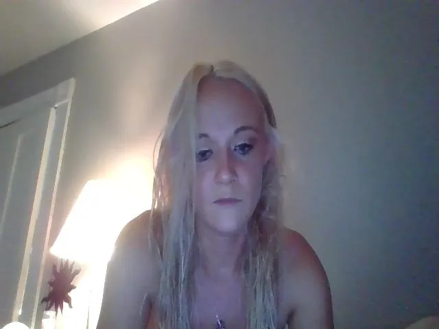 Live sex webcam photo for candierose1 #273724947