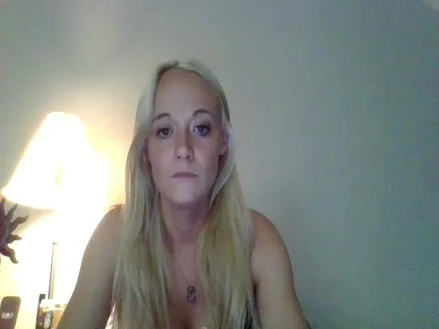 Live sex webcam photo for candierose1 #273754110