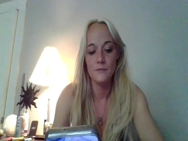 Live sex webcam photo for candierose1 #273754270