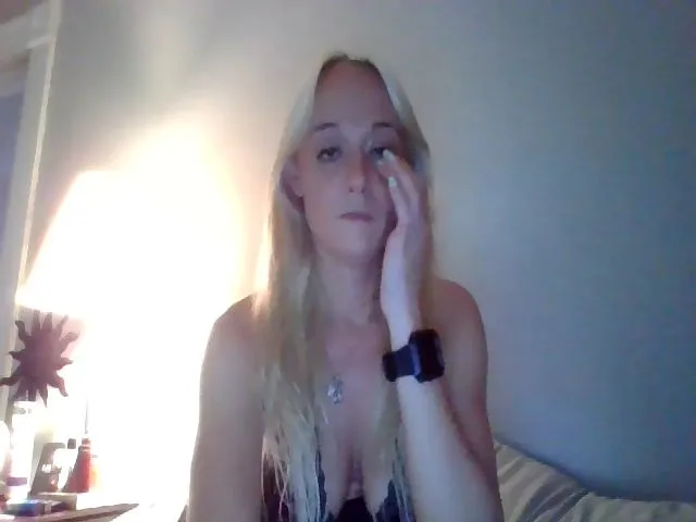 Live sex webcam photo for candierose1 #273775274