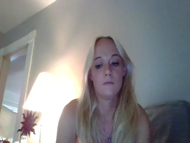 Live sex webcam photo for candierose1 #273775602