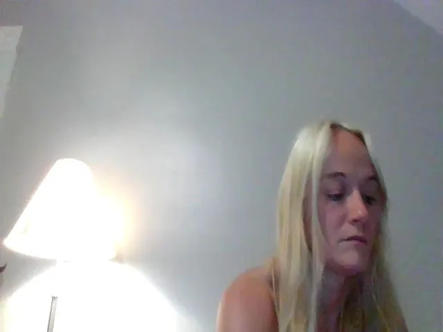 Live sex webcam photo for candierose1 #273813243
