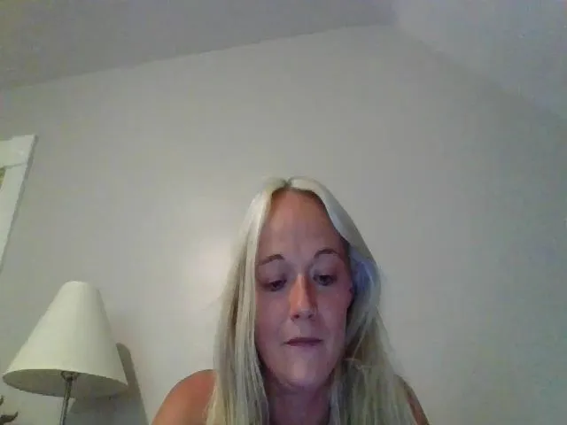 Live sex webcam photo for candierose1 #273887826