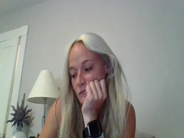 Live sex webcam photo for candierose1 #273888045