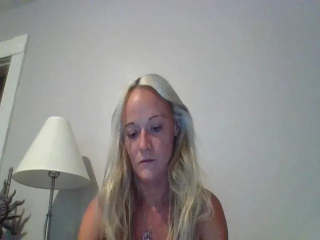 Live sex webcam photo for candierose1 #273898589
