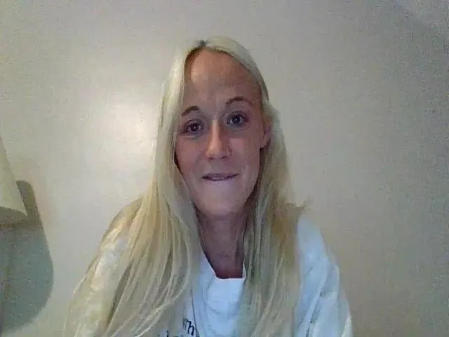 Live sex webcam photo for candierose1 #273910349