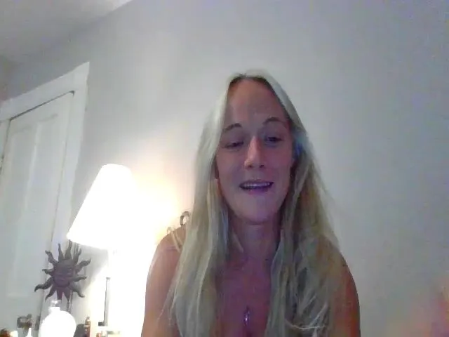 Live sex webcam photo for candierose1 #273921567