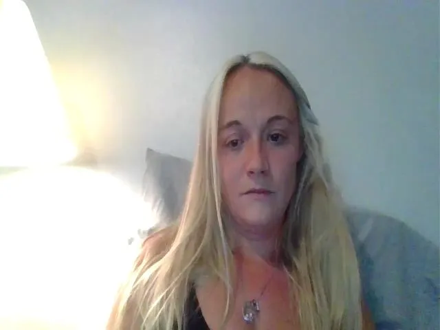 Live sex webcam photo for candierose1 #273924431