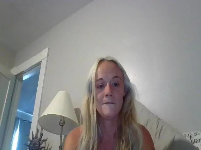 Live sex webcam photo for candierose1 #273931766