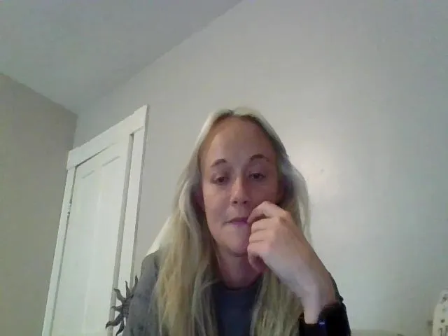 Live sex webcam photo for candierose1 #273932305