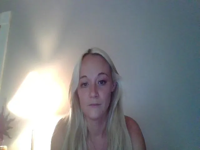 Live sex webcam photo for candierose1 #273968494