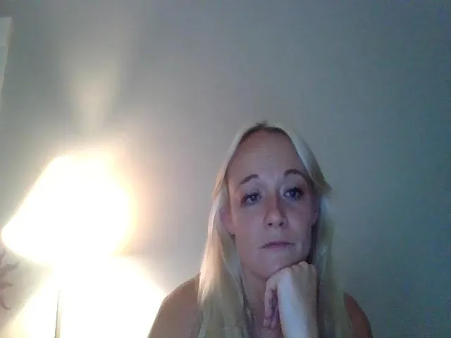 Live sex webcam photo for candierose1 #273968515