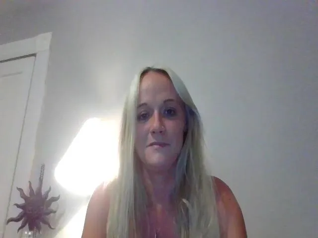 Live sex webcam photo for candierose1 #273992524