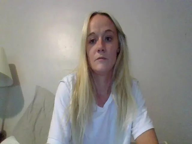 Live sex webcam photo for candierose1 #274043950