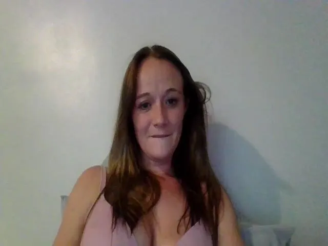 Live sex webcam photo for candierose1 #274345979