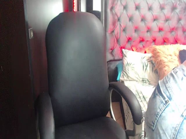 Live sex webcam photo for carolaynn #271939661