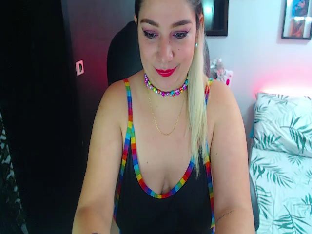 Live sex webcam photo for carolaynn #272857209