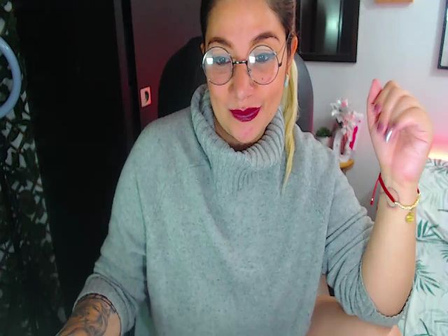 Live sex webcam photo for carolaynn #272880480