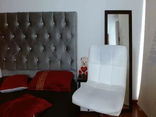 Live sex webcam photo for cata122 #274158358