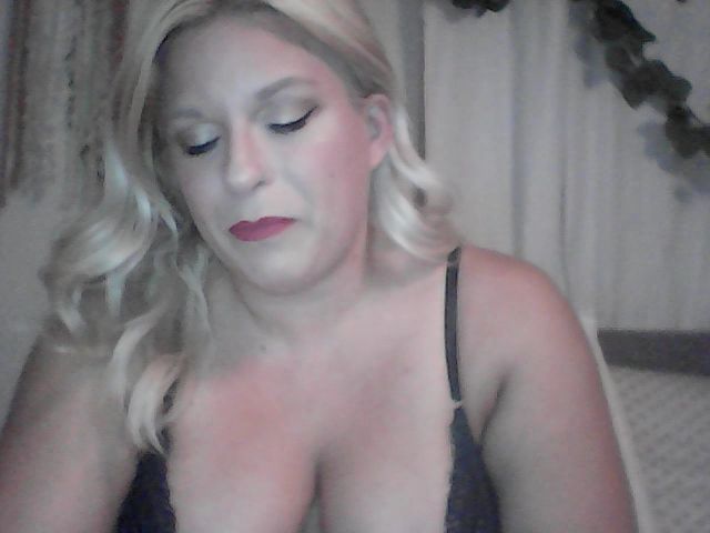 Live sex webcam photo for coco_hart69 #273975017