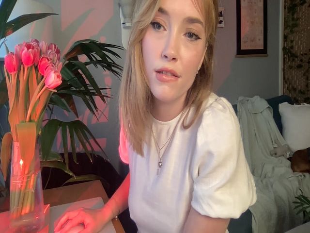 Live sex webcam photo for colettedujour #273190195