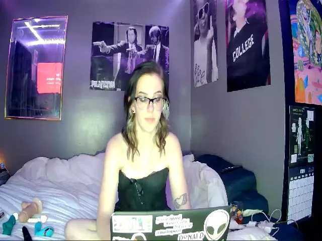 Live sex webcam photo for curvycutie611 #273321460