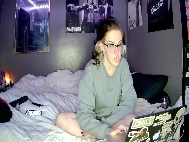 Live sex webcam photo for curvycutie611 #273353060