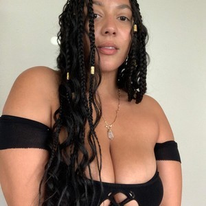 Live sex webcam photo for dreamyriri #278209853
