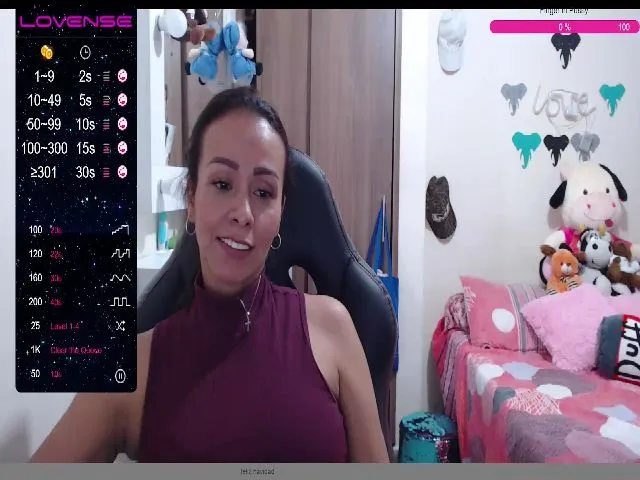 Live sex webcam photo for emily40_ #272469429