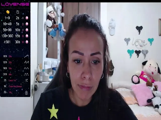 Live sex webcam photo for emily40_ #272619531