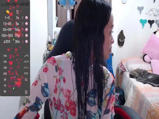 Live sex webcam photo for emily40_ #272737491