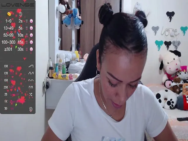 Live sex webcam photo for emily40_ #272755602