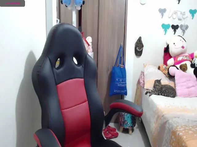 Live sex webcam photo for emily40_ #272777947