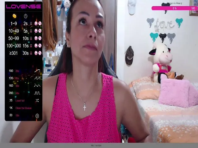 Live sex webcam photo for emily40_ #273001971
