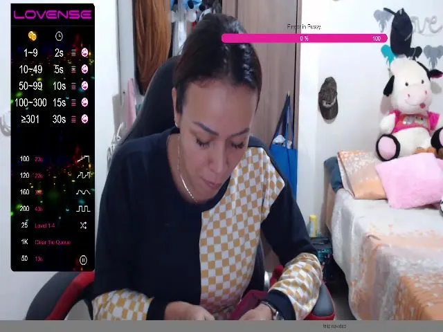 Live sex webcam photo for emily40_ #273139305