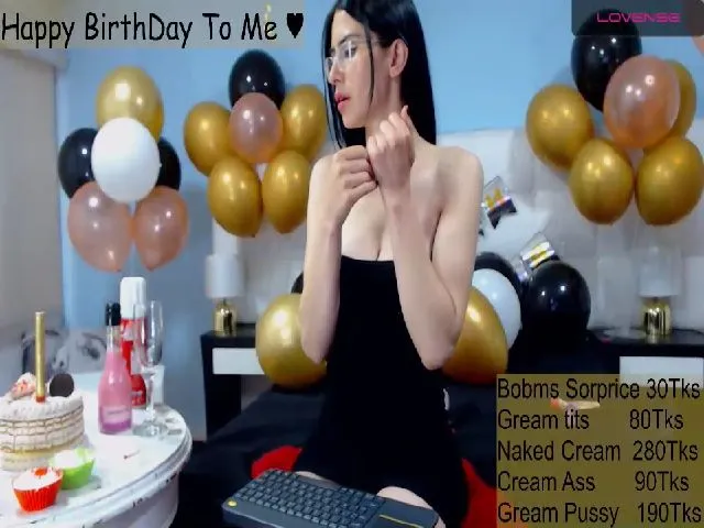 Live sex webcam photo for emily_rouses #272543417