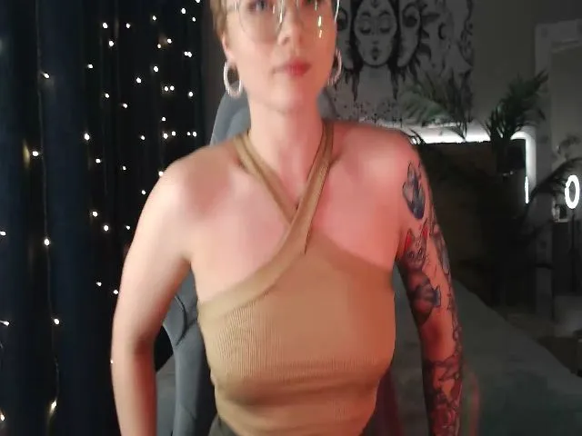 Live sex webcam photo for euphoriadance #272120465