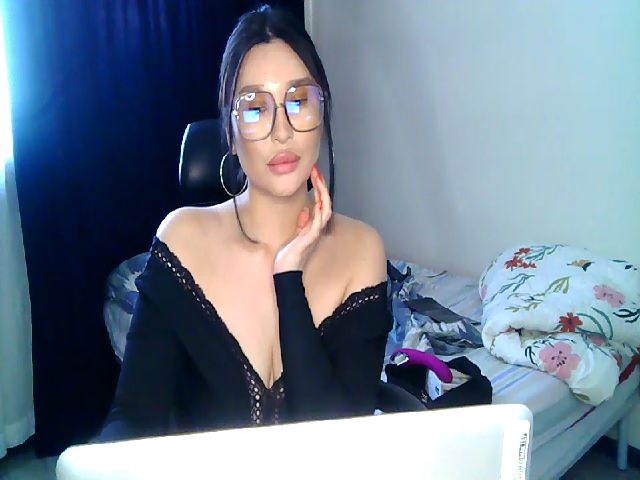 Live sex webcam photo for geisha #273344995