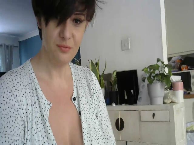 Live sex webcam photo for hayley_london #272315073