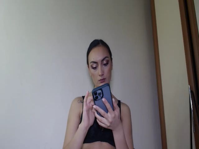 Live sex webcam photo for hello_its_me5 #271955799