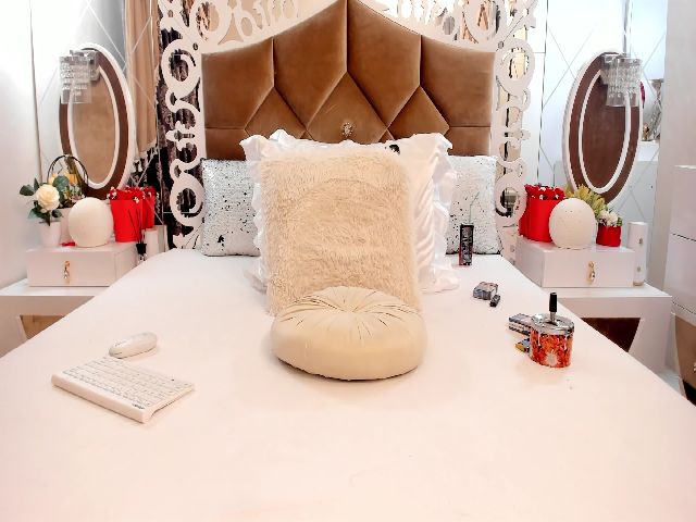 Live sex webcam photo for hotred69xxx #272711829