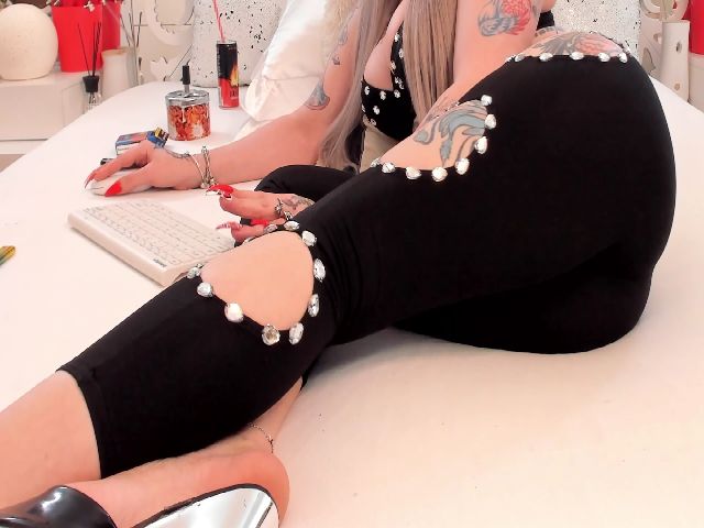 Live sex webcam photo for hotred69xxx #272887941