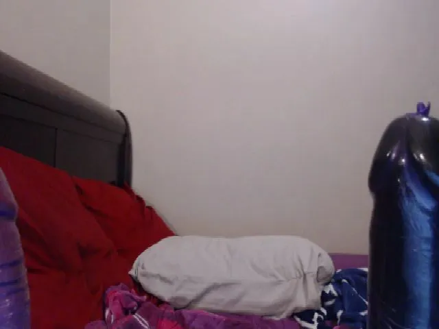 Live sex webcam photo for hotsluttytits #272773045